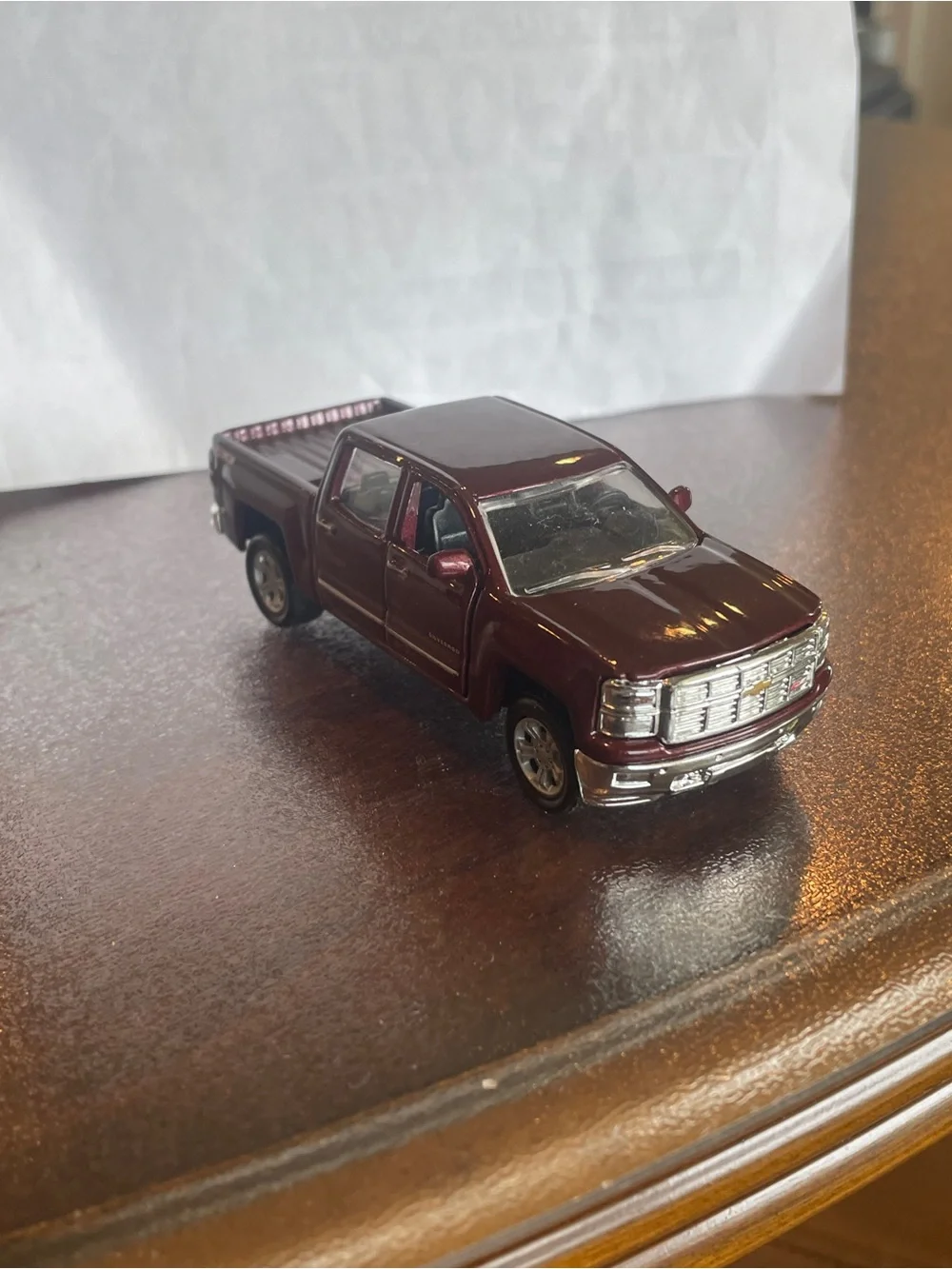 2014 Chevy Silverado 1500 Z71 MAISTO 1:52 scale,Pull Back ,opening Doors.